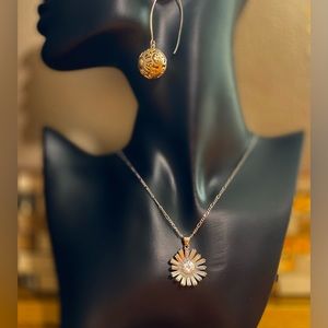 Elegant Flower Form Baguette Necklace